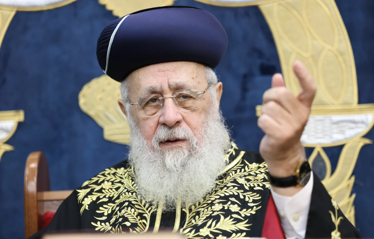 הרב יצחק יוסף בפסק הלכה : "זה הזמן שמותר לכם לאכול בתנאי אחד" הרב יצחק יוסף בפסק הלכה : "זה הזמן שמותר לכם לאכול בתנאי אחד"