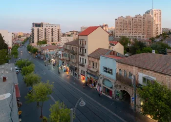 לא רק פתוח בשבת: בית קפה שמעורר מהומה בירושלים - קשור למיסיון