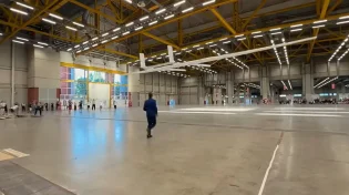 גם רעיונות משוגעים מצליחים: מטוס הנייר הענק ששבר שיא עולמי