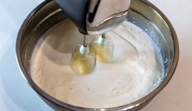 הטריק שהפך לוויראלי: כך תהפכו מיקסר ידני למיקסר עומד, אבל לא כולם השתכנעו