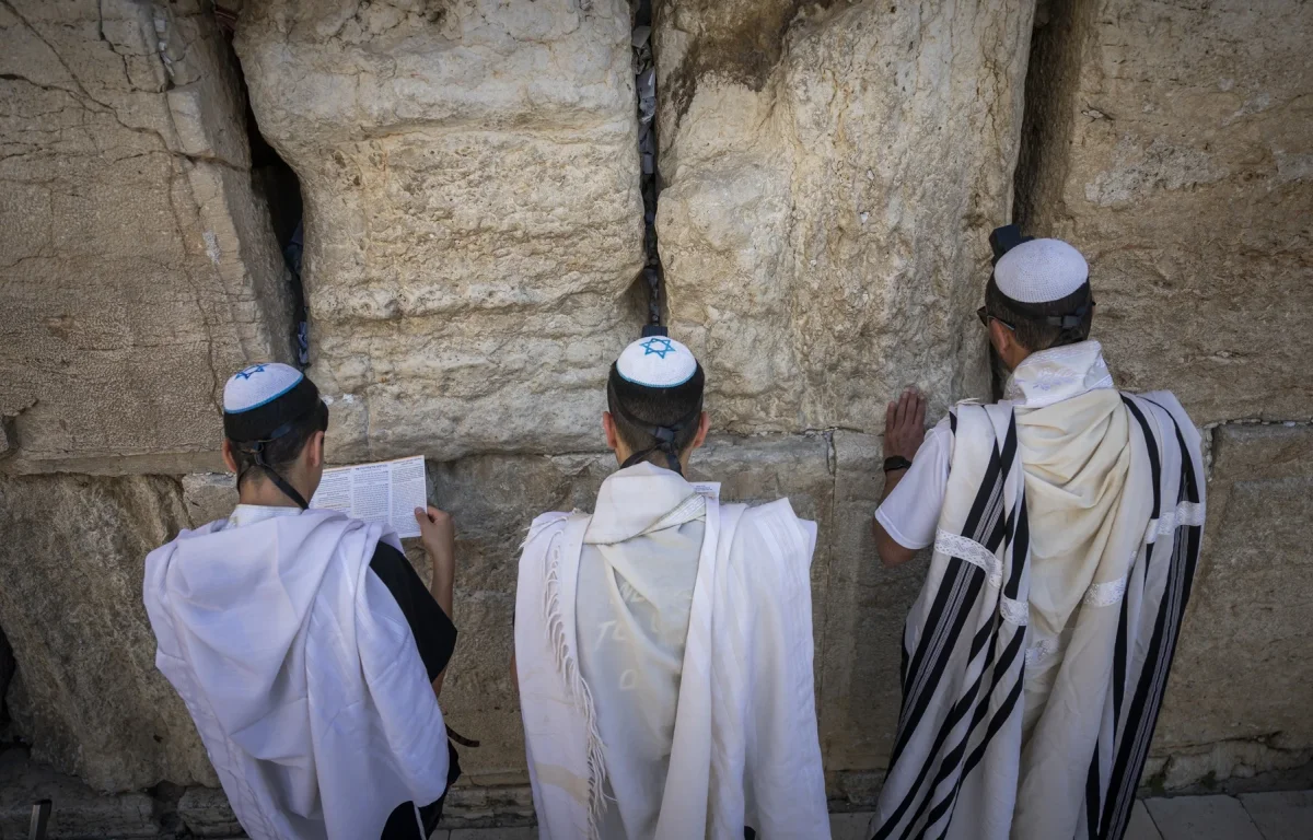 מה משתנה מראש חודש אב? המדריך ההלכתי שיעשה לכם סדר מה משתנה מראש חודש אב? המדריך ההלכתי שיעשה לכם סדר