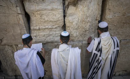 מה משתנה מראש חודש אב? המדריך ההלכתי שיעשה לכם סדר