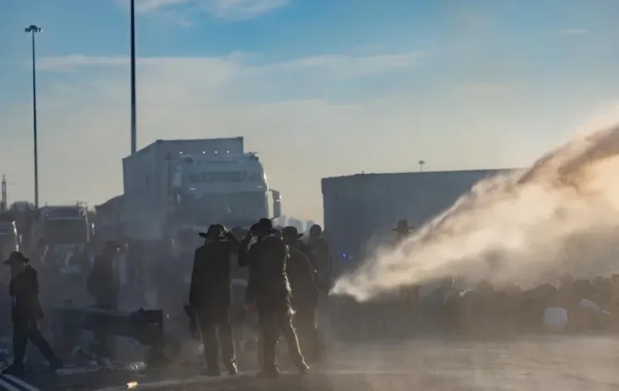נהגים, שימו לב: המשטרה מזהירה מחסימות בכביש 4 ועומסי תנועה כבדים נהגים, שימו לב: המשטרה מזהירה מחסימות בכביש 4 ועומסי תנועה כבדים