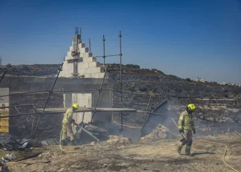 הפסד של 10 מיליון שקל: תושב חוות גלעד בחר לא לחלל שבת וצפה בעסק שלו נשרף הפסד של 10 מיליון שקל: תושב חוות גלעד בחר לא לחלל שבת וצפה בעסק שלו נשרף