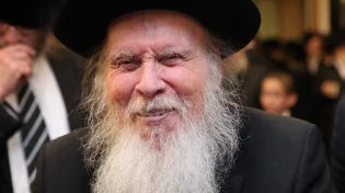 מאור הפנים, הענווה והאהבה לכל תלמיד: סיפור חייו של הרב אריה פינקל זצ"ל