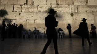 כך נערכים בכותל לתשעה באב: אלפי ערכות יחולקו לצמים ורבבות צפויים להגיע
