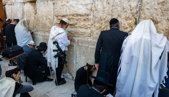מעצב לחורבן ועד תקווה לגאולה: 10 דברים שכדאי לדעת על מגילת איכה