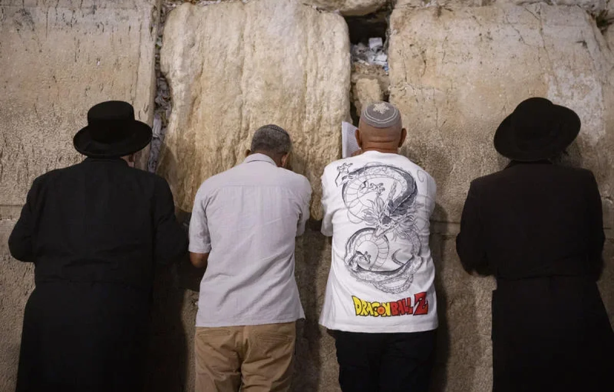 תשעה באב בשרב כבד: אזהרה אדומה מפני עומסי חום קיצוניים תשעה באב בשרב כבד: אזהרה אדומה מפני עומסי חום קיצוניים