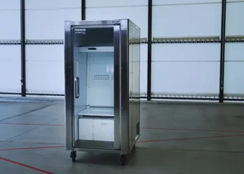 לא רק לאוכל: המקרר היפני שמסעיר את העולם ומכניס לתוכו בני אדם לא רק לאוכל: המקרר היפני שמסעיר את העולם ומכניס לתוכו בני אדם