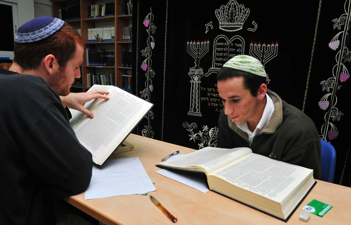 התורה מושלמת: הסיבה שאסור לשנות אפילו פרט אחד התורה מושלמת: הסיבה שאסור לשנות אפילו פרט אחד