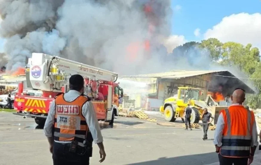 דרמה בשדרות: שריפה פרצה במפעלי שטראוס ותפוגן דרמה בשדרות: שריפה פרצה במפעלי שטראוס ותפוגן