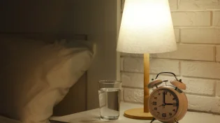 הילדה ויתרה על כוס מים, ואז אמה התגלתה אליה בחלום