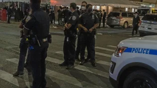 זעזוע בלייקווד: אלמונים חיללו בית כנסת וריססו צלבי קרס