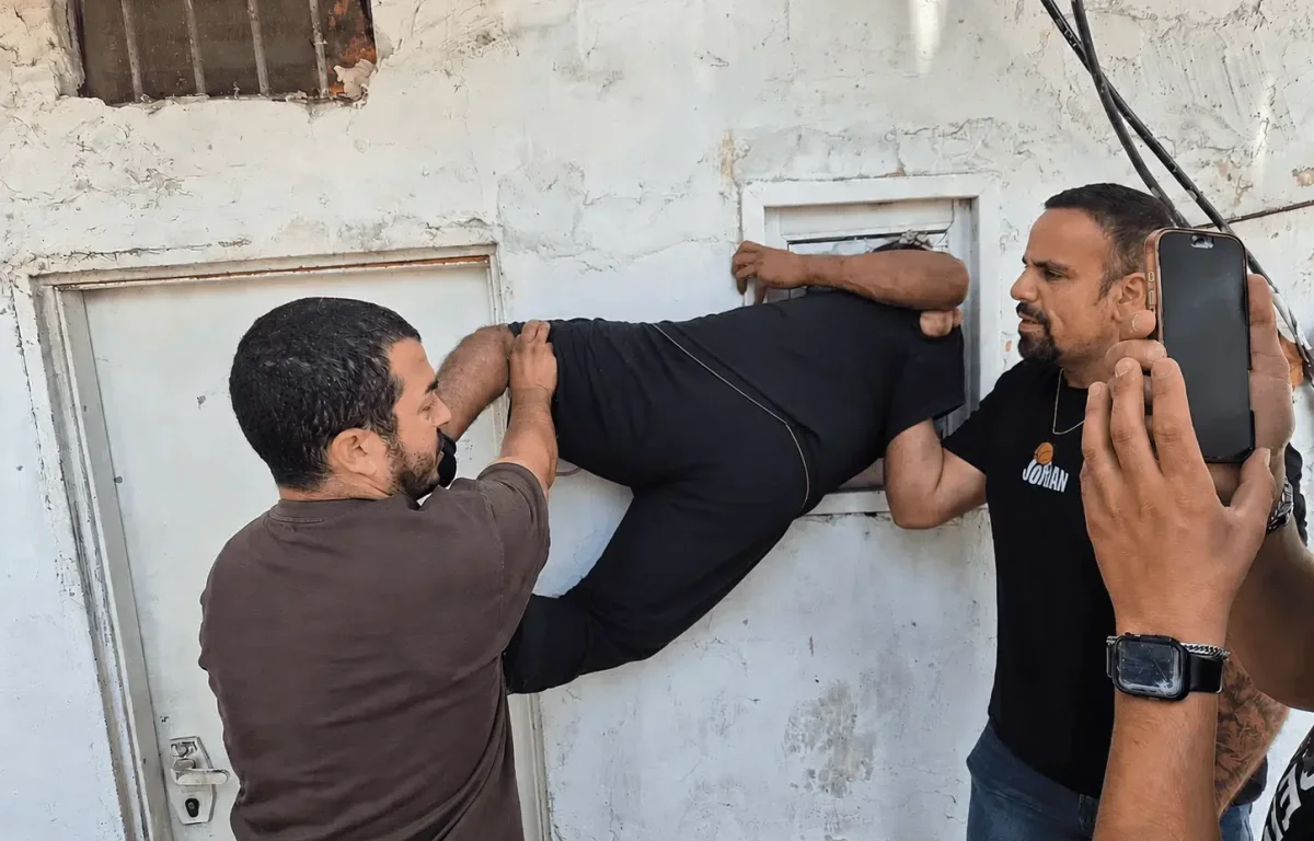 כך הסתיים ניסיון הפריצה: קצין משטרה זיהה חשוד מטפס לחלון - ועצר אותו בשעת מעשה כך הסתיים ניסיון הפריצה: קצין משטרה זיהה חשוד מטפס לחלון - ועצר אותו בשעת מעשה