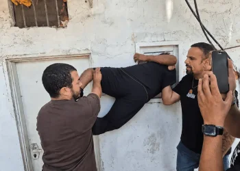 כך הסתיים ניסיון הפריצה: קצין משטרה זיהה חשוד מטפס לחלון - ועצר אותו בשעת מעשה כך הסתיים ניסיון הפריצה: קצין משטרה זיהה חשוד מטפס לחלון - ועצר אותו בשעת מעשה