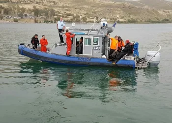 רגעי חרדה בכנרת: שלושה בחורי ישיבה נעלמו ואותרו בחיים רגעי חרדה בכנרת: שלושה בחורי ישיבה נעלמו ואותרו בחיים