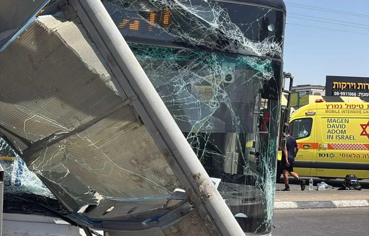 טרגדיה באשקלון: אישה נהרגה מפגיעת אוטובוס, שתי נשים נוספות נפצעו טרגדיה באשקלון: אישה נהרגה מפגיעת אוטובוס, שתי נשים נוספות נפצעו