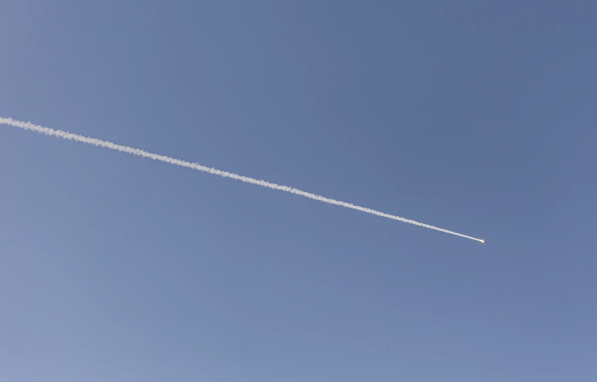 ניסוי מתוכנן במערכת "חץ": זו הסיבה לשובל העשן שנראה בשמי ישראל ניסוי מתוכנן במערכת "חץ": זו הסיבה לשובל העשן שנראה בשמי ישראל
