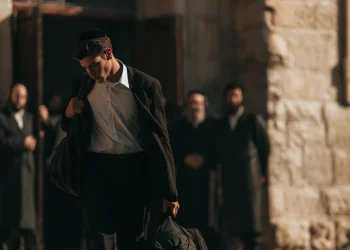 הבחור סולק משתי ישיבות, ואז החזון איש גילה מה באמת חסר לו הבחור סולק משתי ישיבות, ואז החזון איש גילה מה באמת חסר לו