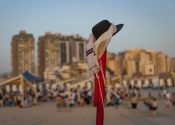 אזהרה אדומה באזורים נרחבים: עומסי חום כבדים עד קיצוניים ברחבי הארץ