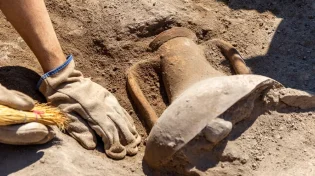 פתחו קבר עתיק בסין ונדהמו: בתוך הכד חיכתה להם בירה בת יותר מ-2,200 שנה