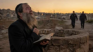 יצא להתפלל על בתו ומצא את עצמו במעצר - הסוף המפתיע ריגש את כולם