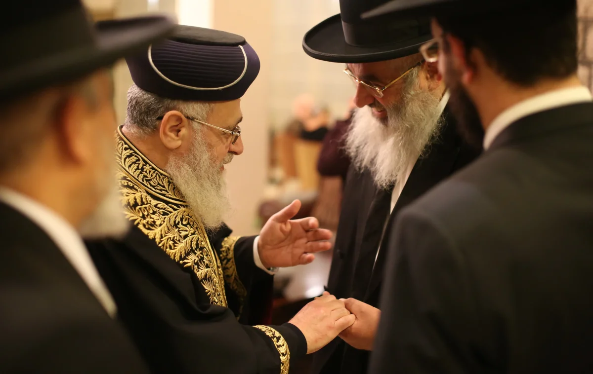 מרן הרב יצחק יוסף בהדרכה לבני זוג: "זה הספר שכדאי לכם ללמוד יחד בכל יום" מרן הרב יצחק יוסף בהדרכה לבני זוג: "זה הספר שכדאי לכם ללמוד יחד בכל יום"