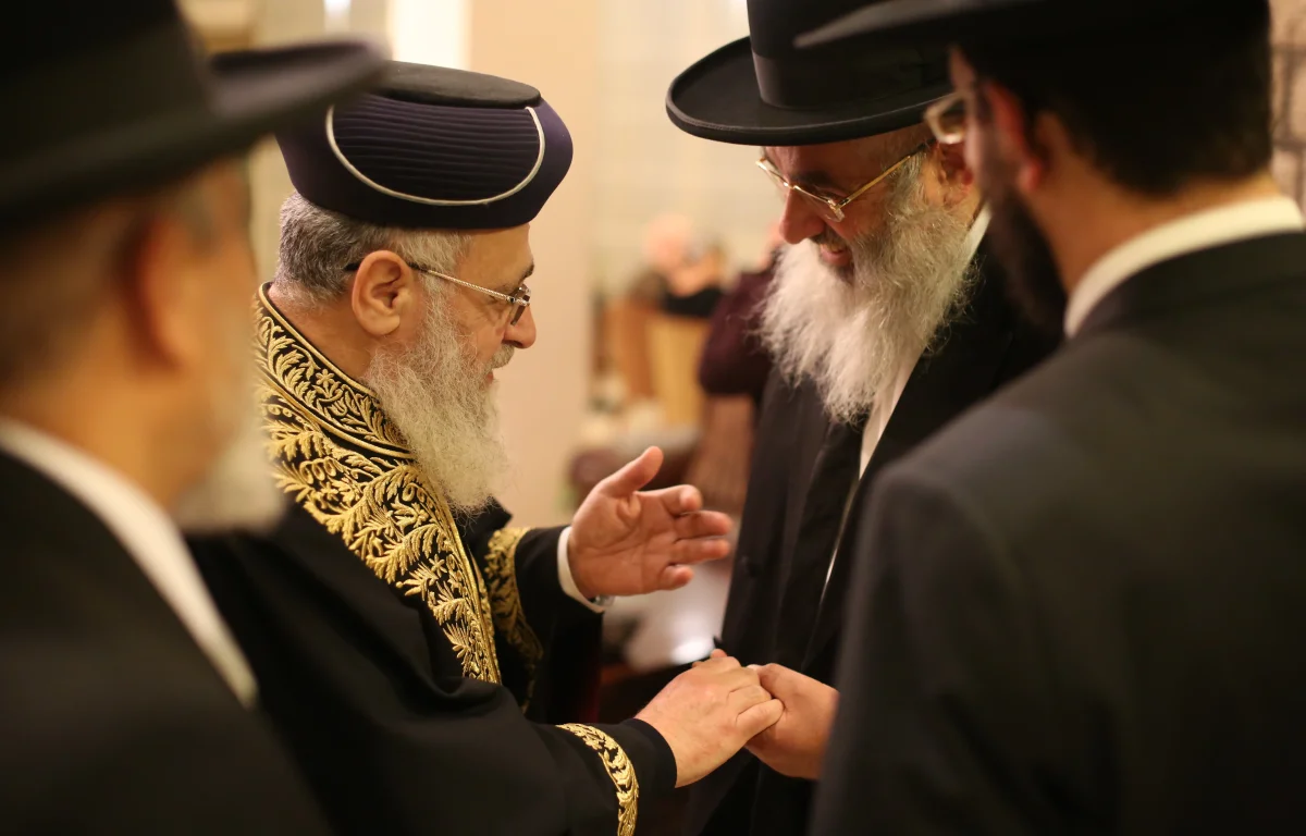 מרן הרב יצחק יוסף בהדרכה לבני זוג: "זה הספר שכדאי לכם ללמוד יחד בכל יום" מרן הרב יצחק יוסף בהדרכה לבני זוג: "זה הספר שכדאי לכם ללמוד יחד בכל יום"