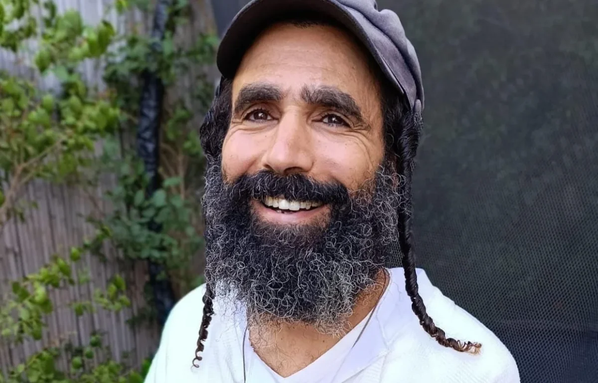אחרי 13 שנה: רון אהרן קרס חוזר עם "הללוי-ה" בעיבוד רגאיי חדש אחרי 13 שנה: רון אהרן קרס חוזר עם "הללוי-ה" בעיבוד רגאיי חדש
