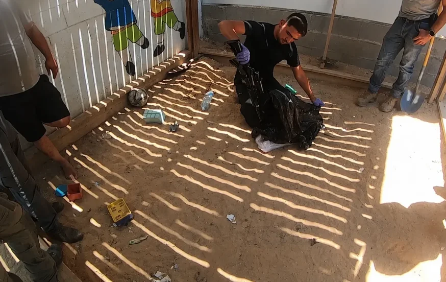 בתוך ארגז החול של הילדים: הנשק המסוכן שנחשף ברהט - חשוד נעצר בתוך ארגז החול של הילדים: הנשק המסוכן שנחשף ברהט - חשוד נעצר