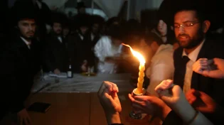 למה מסתכלים על הציפורניים בהבדלה? הסוד שמובא בזוהר הקדוש