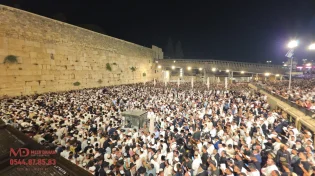 שנה עברה, חלפה: רבבות פתחו את חודש הרחמים בסליחות בכותל