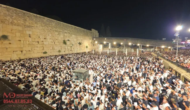 שנה עברה, חלפה: רבבות פתחו את חודש הרחמים בסליחות בכותל