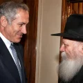"אתה תמסור את המפתחות למשיח" | מה באמת אמר הרבי לביבי? - שידור חי
