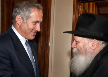 "אתה תמסור את המפתחות למשיח" | מה באמת אמר הרבי לביבי? - שידור חי