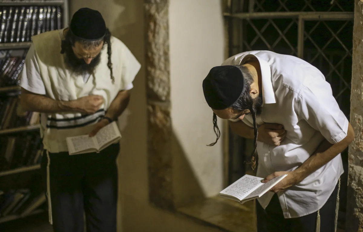 למה חוזרים בסליחות שוב ושוב על י"ג מידות הרחמים? למה חוזרים בסליחות שוב ושוב על י"ג מידות הרחמים?
