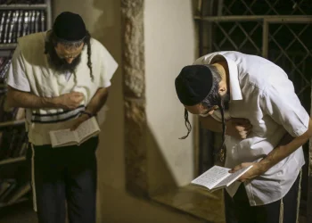 למה חוזרים בסליחות שוב ושוב על י"ג מידות הרחמים? למה חוזרים בסליחות שוב ושוב על י"ג מידות הרחמים?