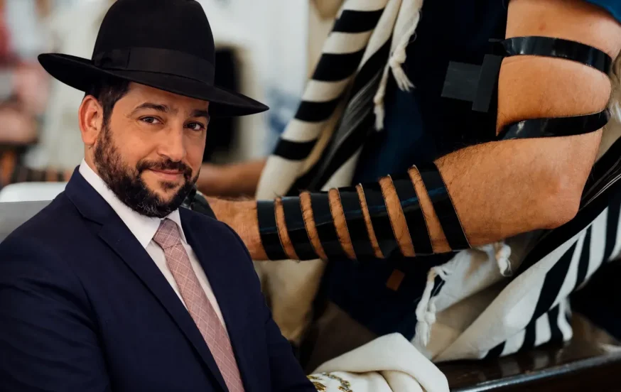 בגיל 28 הנחתי תפילין לראשונה, ואז הרב הפתיע אותי ברחוב בגיל 28 הנחתי תפילין לראשונה, ואז הרב הפתיע אותי ברחוב