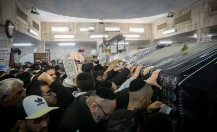 "תראה אותו, הוא עומד": הסיפור המדהים מציון הבבא סאלי בנתיבות