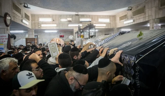 "תראה אותו, הוא עומד": הסיפור המדהים מציון הבבא סאלי בנתיבות
