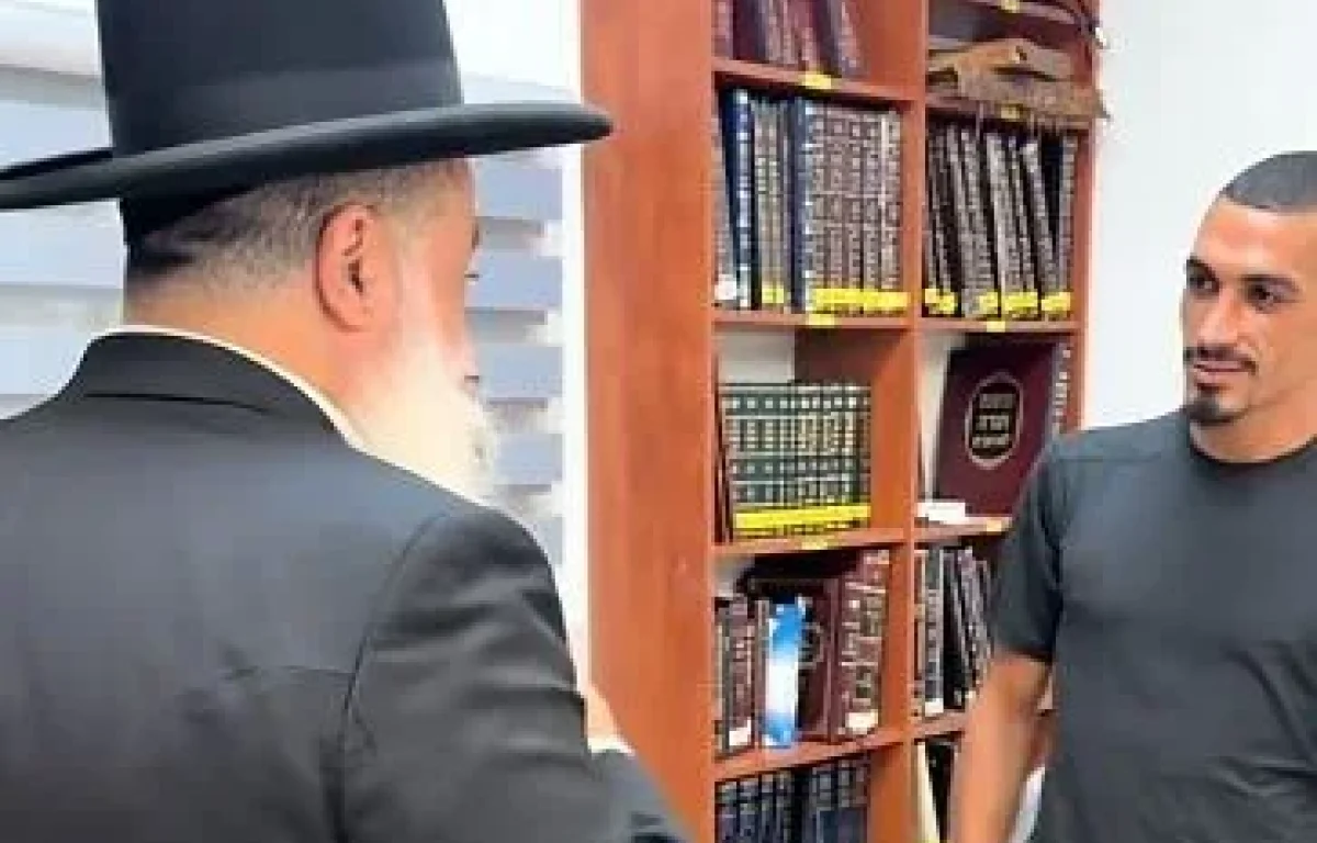 הישר מסכנין לרב יגאל כהן: המפגש המפתיע יחד עם שני צעירים ערבים הישר מסכנין לרב יגאל כהן: המפגש המפתיע יחד עם שני צעירים ערבים