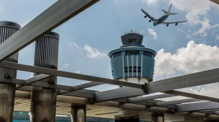 כשכסף כן גדל על העצים: חיפשו מתנת יום נישואין והלכו לבחור מטוס