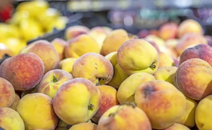 אל תבחרו את האפרסק הכי אדום: הטעות שרבים עושים בקנייה