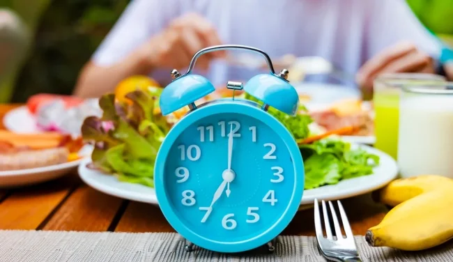 לא רק מה אוכלים: זו השעה שבה כדאי להתחיל לאכול