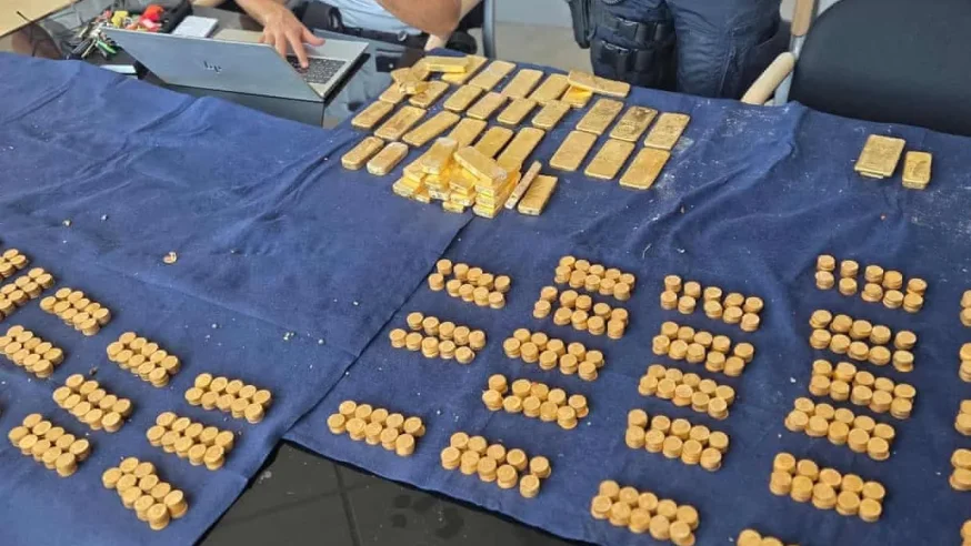 האוצר שנמצא (צילום: משטרת דנדרמונדה/בפייסבוק) האוצר שנמצא (צילום: משטרת דנדרמונדה/בפייסבוק)