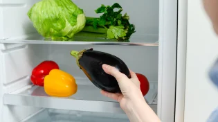 אתם מכניסים אותם למקרר? מאכלים שאולי עדיף להשאיר בחוץ