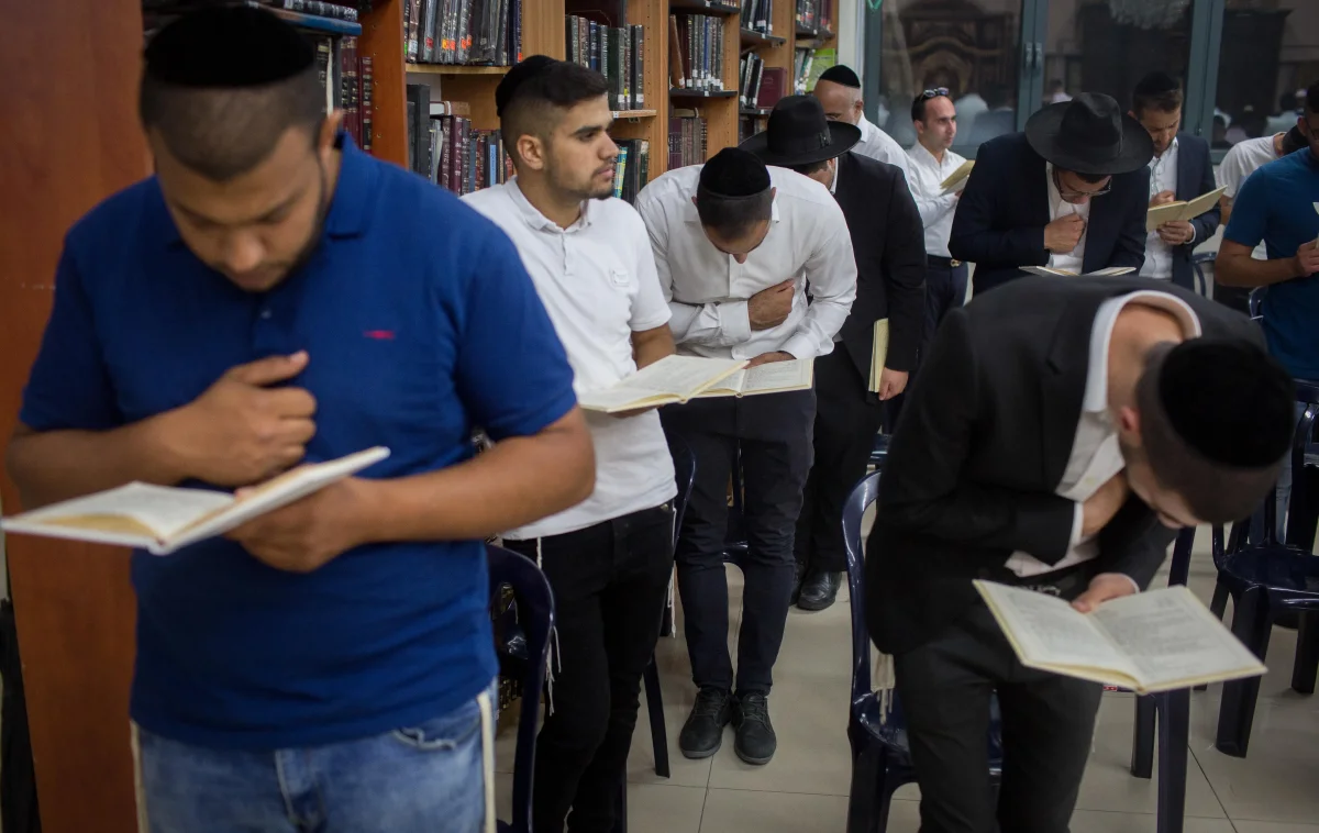 ספרדים ואשכנזים באלול - כך נולדו מנהגי הסליחות ספרדים ואשכנזים באלול - כך נולדו מנהגי הסליחות