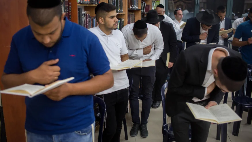 ספרדים ואשכנזים באלול - כך נולדו מנהגי הסליחות ספרדים ואשכנזים באלול - כך נולדו מנהגי הסליחות