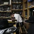 הבחור זלזל - תגובת המשגיח הותירה את כל הישיבה בהלם