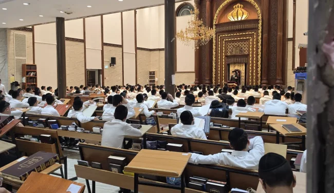 לקראת הימים הנוראים: המשגיח ממיר הגיע לישיבת רכסים